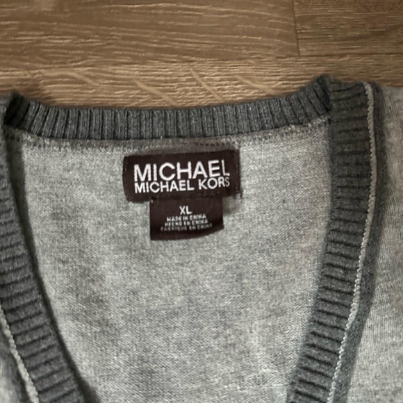 Michael Kors Grey V-Neck Sweater XL - Excellent Condition - Picture 3 of 5